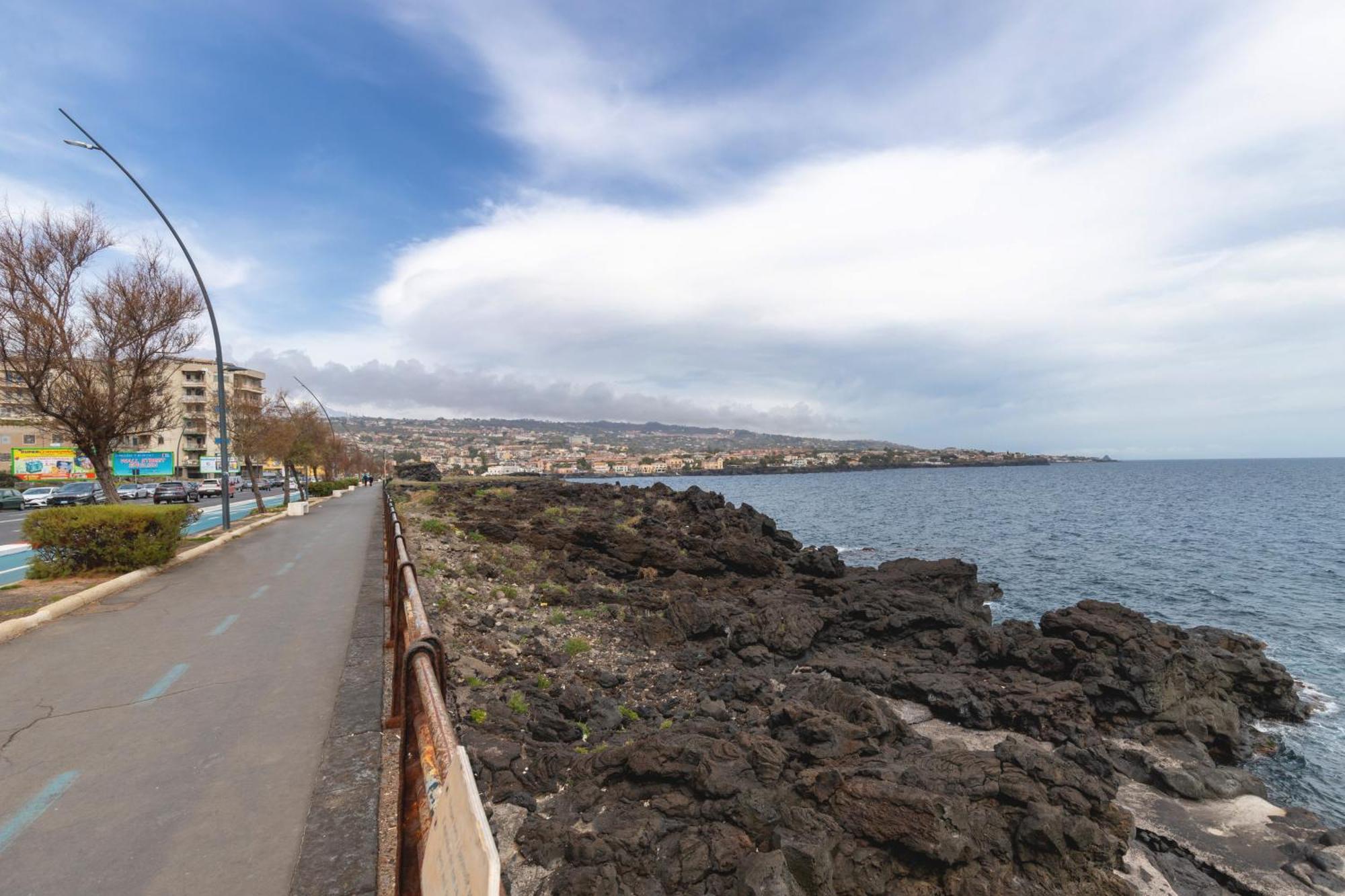 Appartamento Finestre Sul Mare Aeroporto di Catania Fontana Rossa Esterno foto